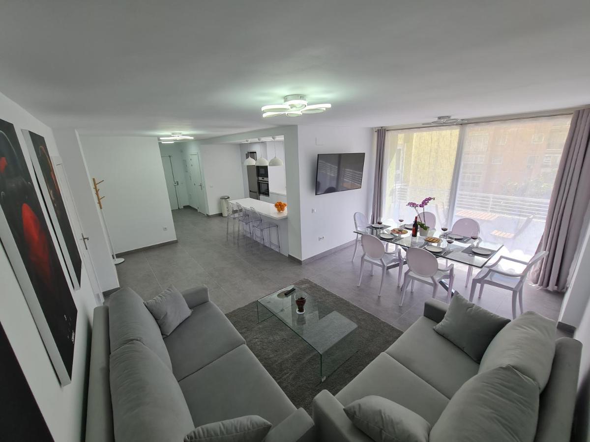 Modern 3 Bedroom Luxury In Apartment *